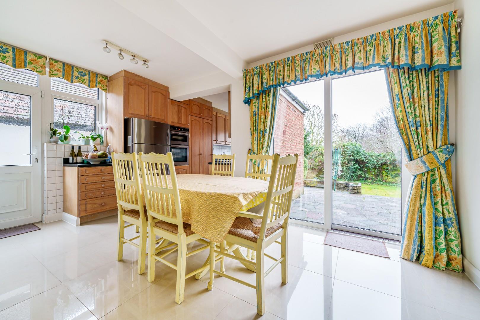 Park Grove, Edgware